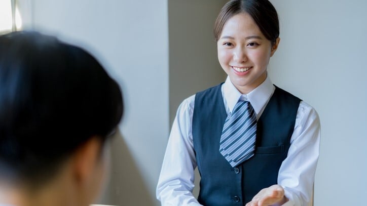 KS4T_smile_オフィスで働く女性2